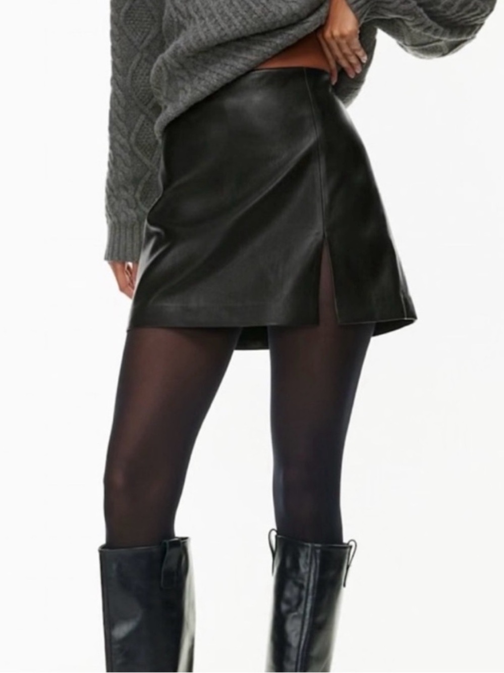 Aritzia Sunday Best Vegan Leather Mini Skirt in Black — Size 4